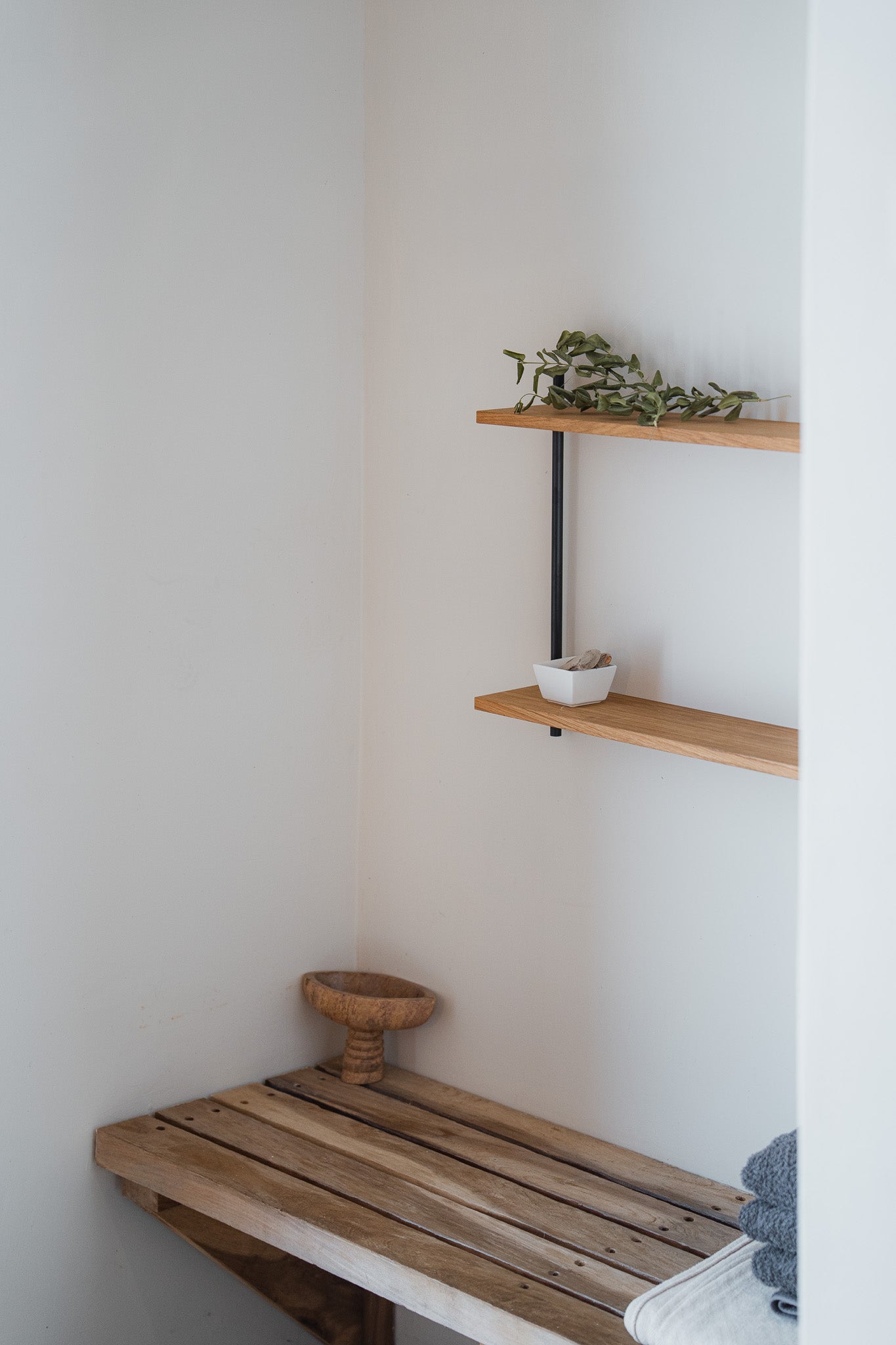 Wall Shelf Single L1
