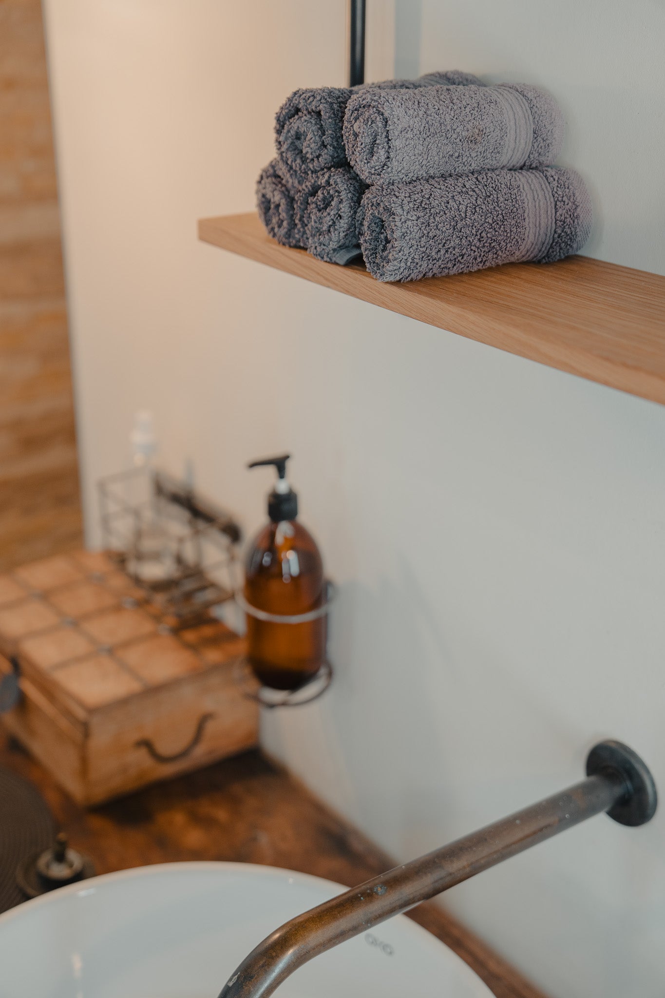 Wall Shelf Single L1