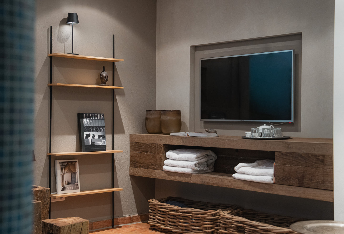 Wall Shelf Single H2